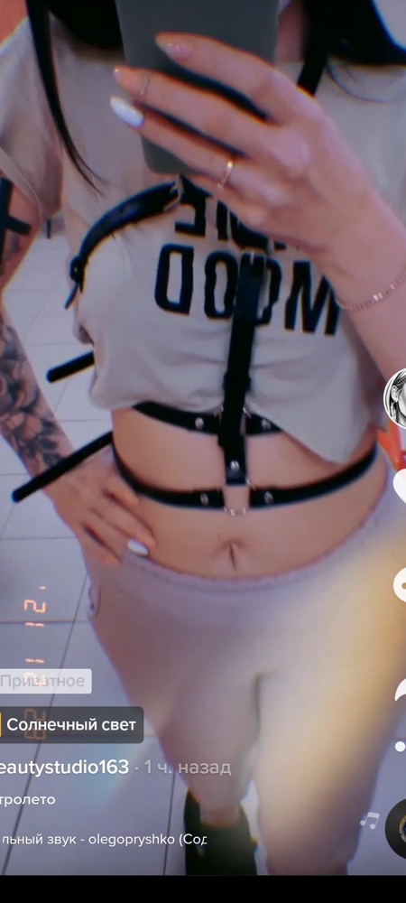 Довольна качеством,  регулируется размер от большого до маленького. Идеально сидит даже на размере xs.