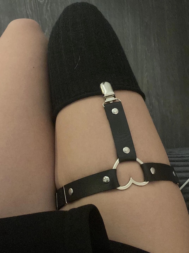 Она просто шикарная! Заказывайте смело. Хорошо регулируется и сидит. 