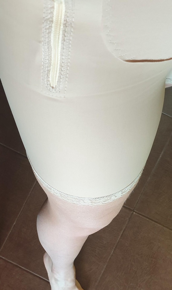 Отличный комплект! Все точно по таблице размеров! Одевается с трудом, но так и должно быть!