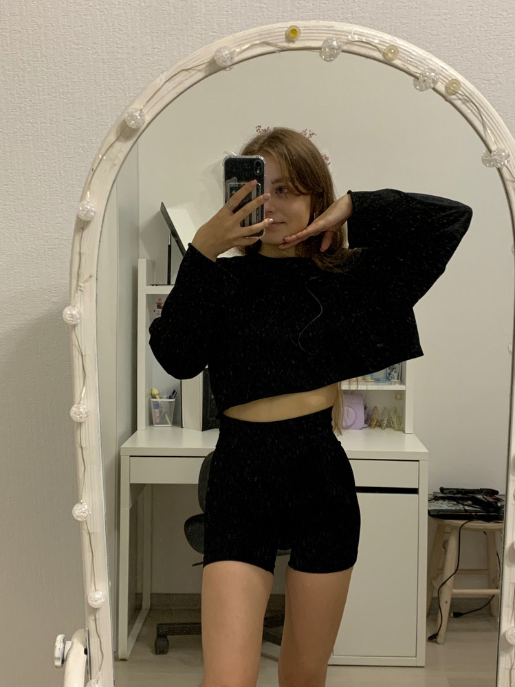 Девочки, велосипедки 10/10! Плотные, качественные, в мелкий рубчик. Катышек за неделю носки никаких не появилось.
Обычно ношу XS, но специально заказала их в S размере, чтобы было прям комфортно, и не прогадала - на обхват талии 60 и обхват бёдер 82 сели просто чудесно. Рекомендую)