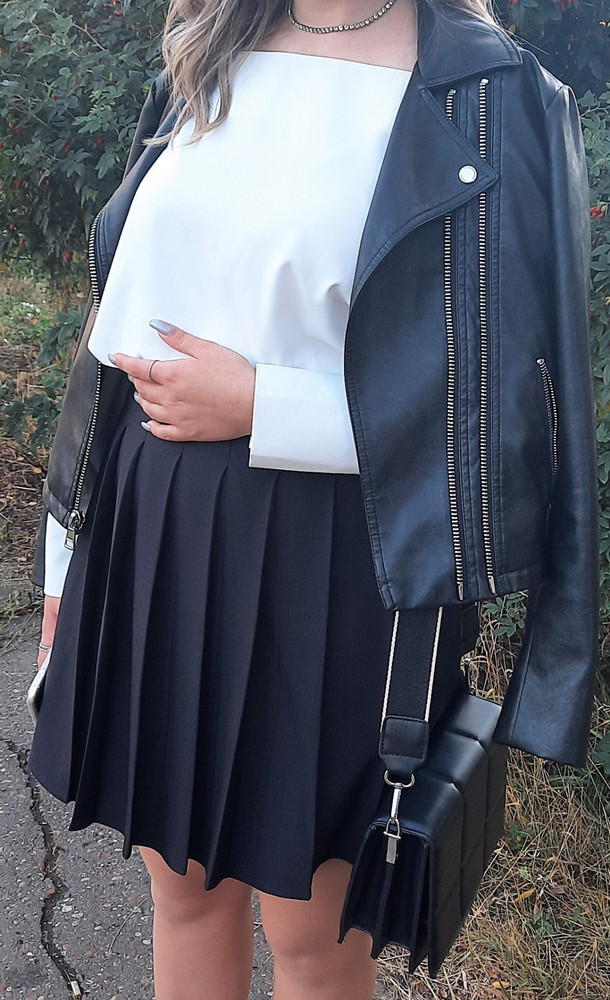 Хорошая  юбка . Просто огонь. Идёт в размер . Качество класс.Рекомендую