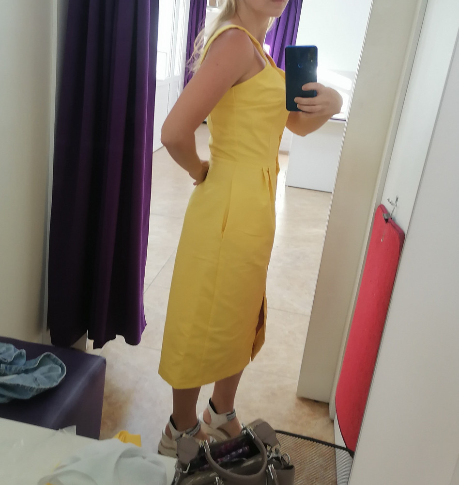 Платье красивое ярко жёлтое не как на модели,  на мои параметры  83. 69.90, немного большевато. Перезаказала.  Ткань плотная.