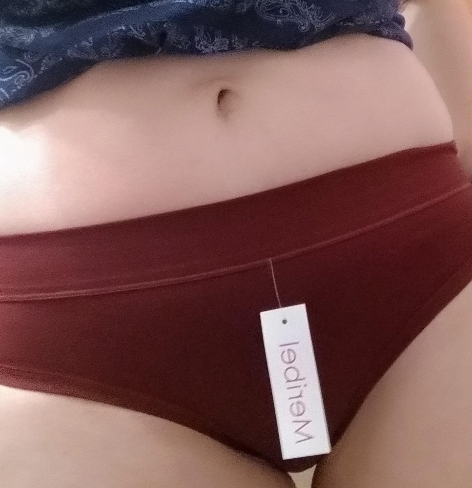 На вид, на ощупь, при примерке все понравилось. Правда, серия комфорт! А будут ли растягиваться при носке,посмотрим. Если нет, закажу в других цветах. На моём фото видно, что посадка средняя.