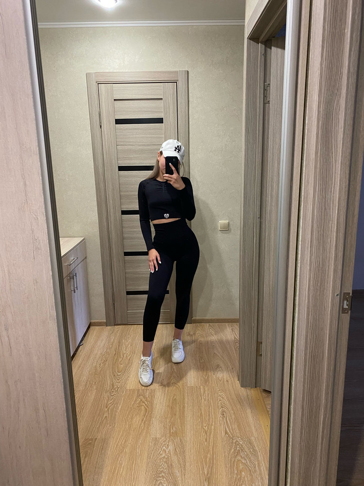 Невероятный костюм, просто любовь с первого взгляда. Хотела заказать второй, но больше нет в наличии. Скажите пожалуйста когда появятся? Уж очень он мне понравился❤️