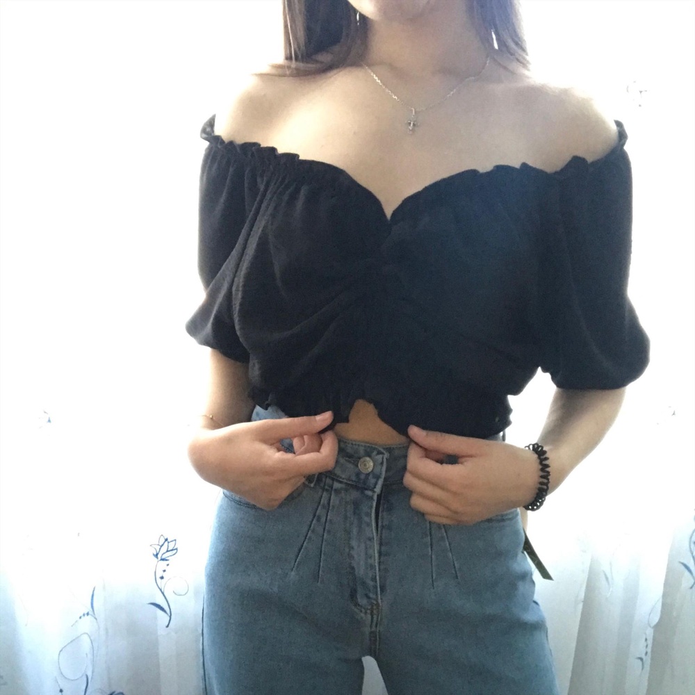 Топ очень понравился, сел идеально, с плеч не слетает, рекомендую💗