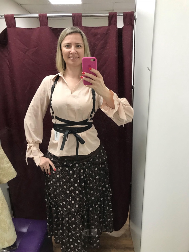 Отличное качество. Начиталась отзывов, заказала, не пожалела. Нет запаха, мягкая, размер соответствует. Доставка быстрее, чем было заявлено. Спасибо за подарок и мешочек. Рекомендую!