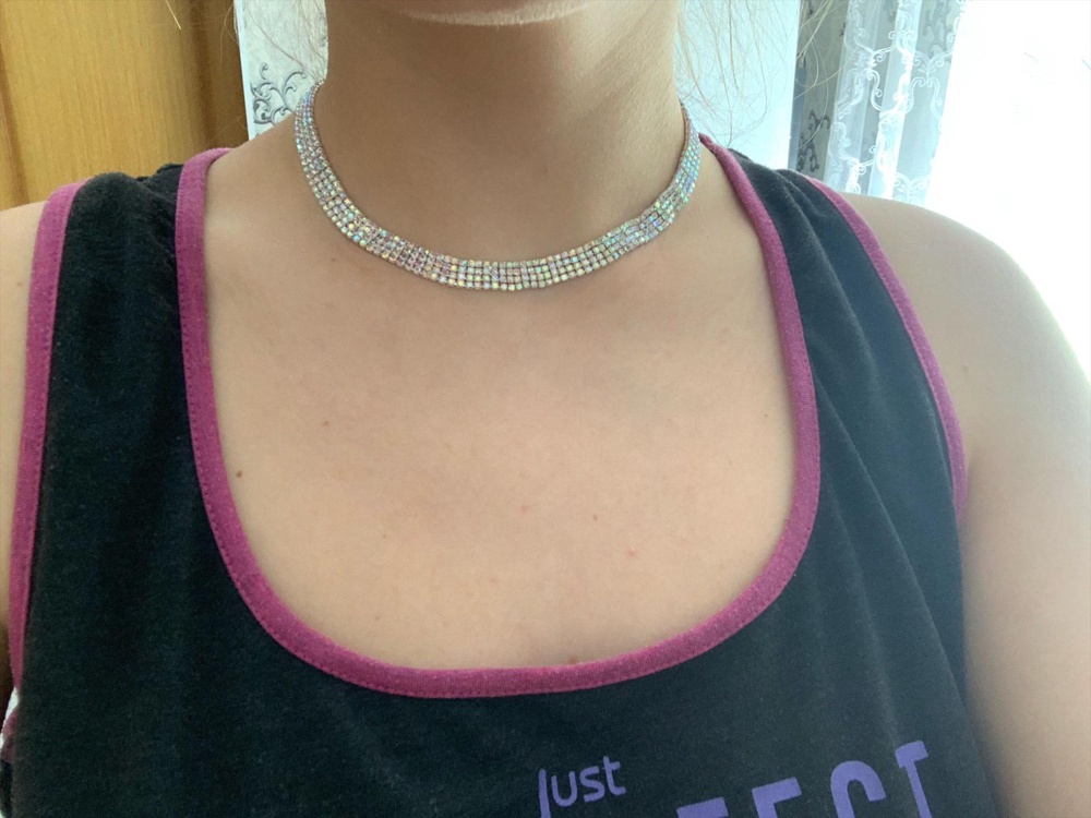 Чокер понравился. Выглядит красиво и дорого. Пришёл в упаковке, все хорошо.Всем советую. 