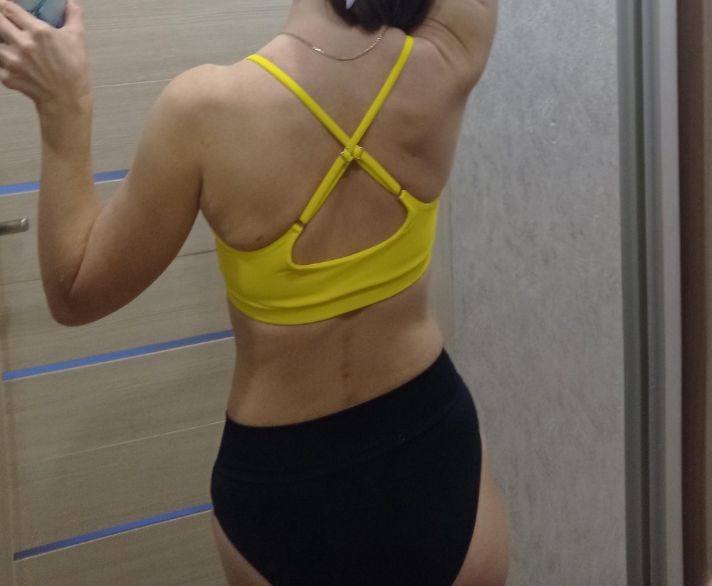 Прикольный топ. Взяла в сочетании с черными плавками. ОГ 86. Мерила на размер меньше, но больше понравилось как сел S(C/D)