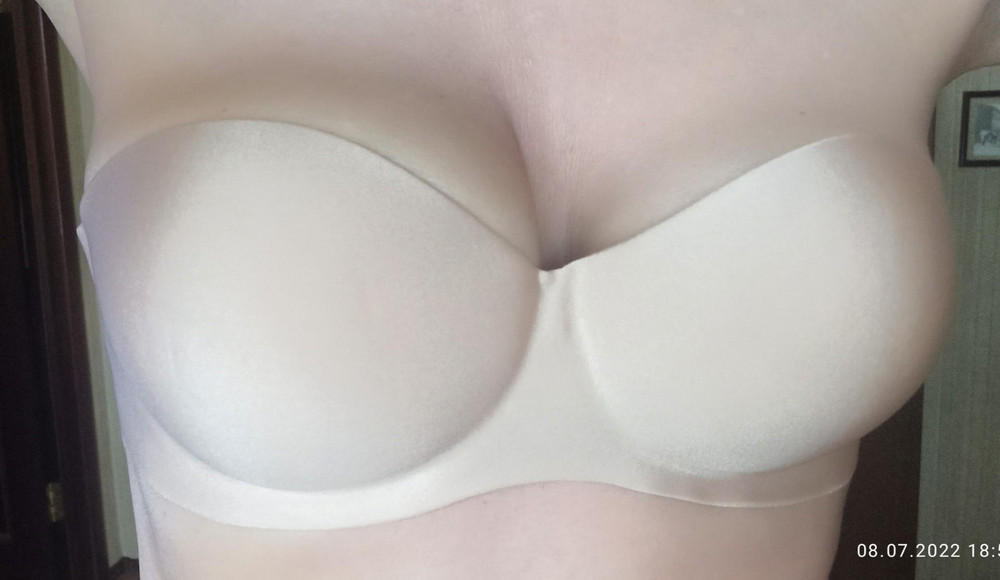 За 588 рублей достойно. Без вмятин, аккуратно выполнен. На мой размер 80В подошёл размер С, но впритык. В деле пока ещё не был)) но с десяток  энергичных прыжков выдержал)) не сполз))