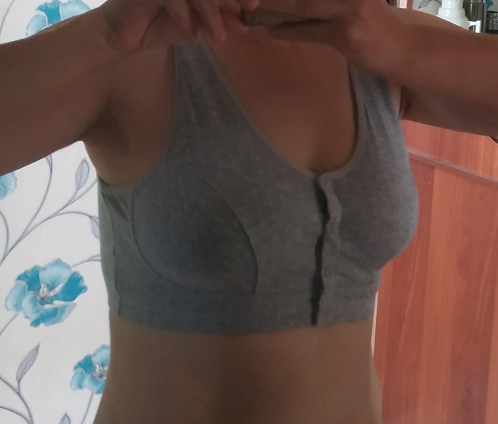 Мне бюстгальтер понравился,пока, не знаю что будет через пару стирок.На объем груди 100 взяла XXXL