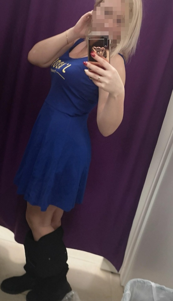 красное платье. мой размер 42-44, взяла М, отлично село