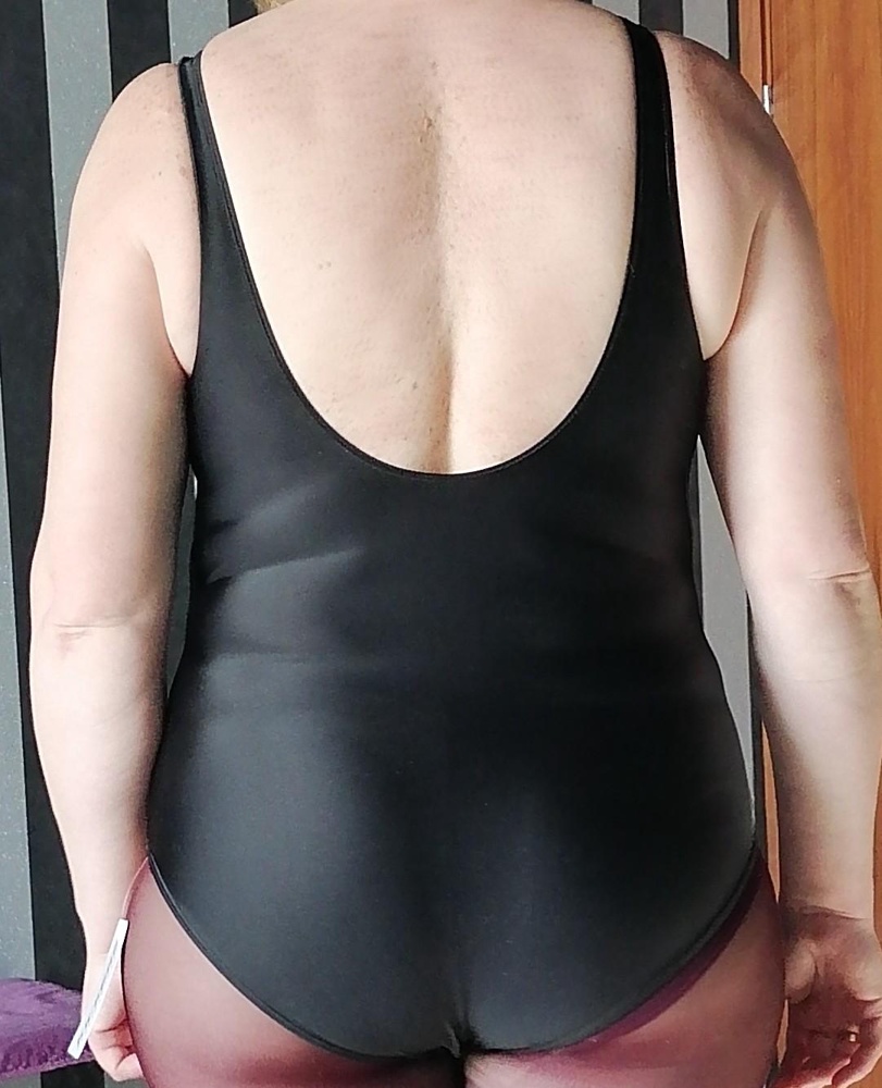 Все отлично. Купальник подошёл. На рост 174 взяла 52 размер, можно было бы и 50. Тянется хорошо, у кого большая грудь, будет ещё лучше. По таблице мне больше подходил 54,но я решила взять 52. Бюстгальтер нашу 80 F милавица, чашка большая, объём не очень,по этому не много свободе под мышкой, а так все супер. ОГ110, ОТ93, ОБ116 рост174