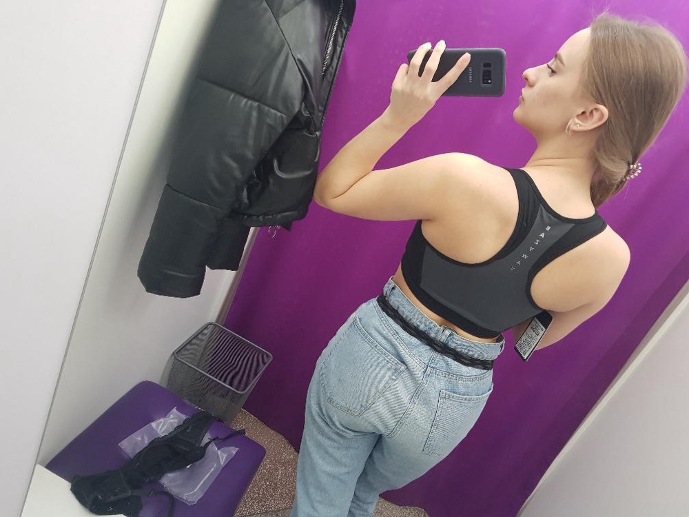 Качество замечательное. Уже занималась в топе,хорошо все поддерживает. На 75с по таблице размера заказала s ,подошло. 