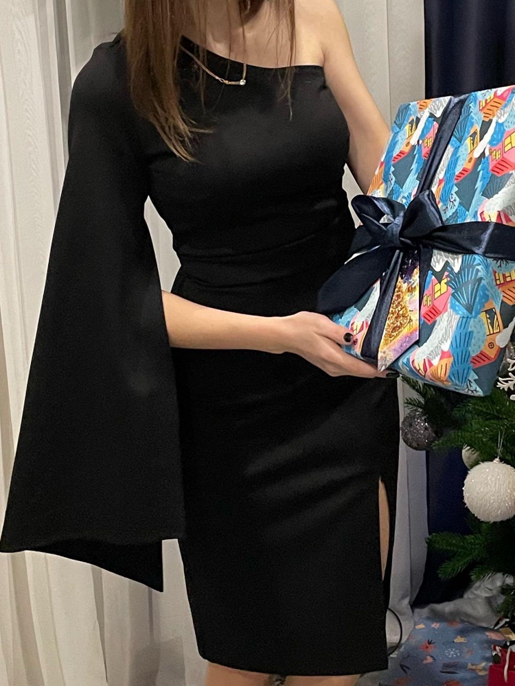 Платье восторг 🤩🔥 Получила безумное количество комплиментов. Почитав отзывы заказала 2 размера, и не ошиблась! платье маломерка, заказывайте на размер больше Взяла размер М