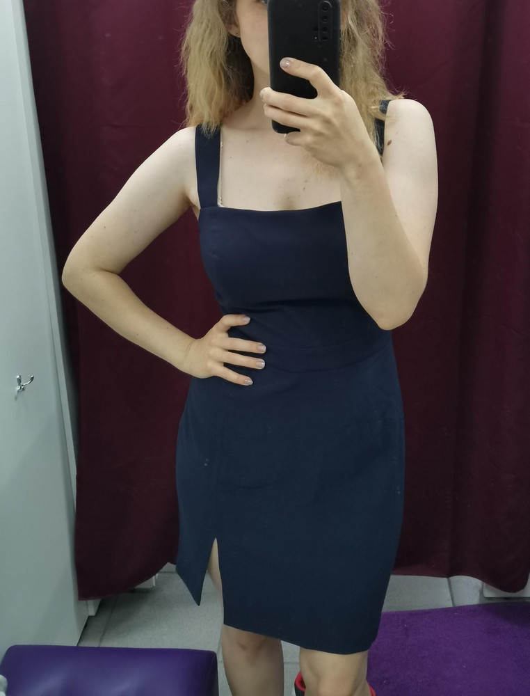 Платье большемерит. На параметры 90/70/90 взяла S. В груди слегла велико но не критично. Платье село по фигуре хорошо.