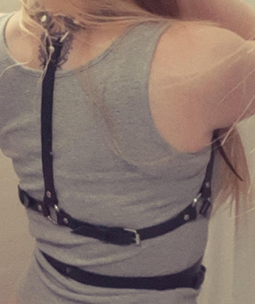 Ооочень красивая вещица)) качественные ремешки, очень понравилась))) и цена хорошая 