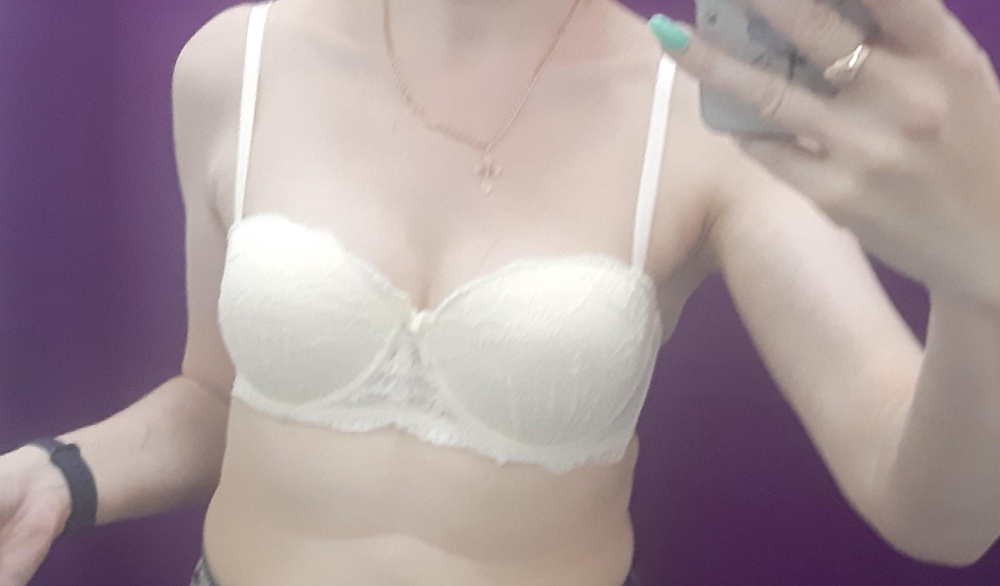 За такую цену отличная вещь, смотрится хорошо. Отдельно упаковано, чистое.