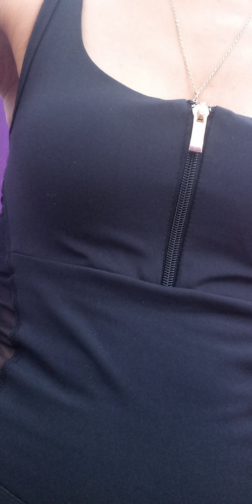 Ткань приятная к телу,можно носить без лифчика. На этом для меня плюсы закончились.на свой ОГ 82*ОТ 70*ОБ 91 взяла S.Если посмотреть на первое фото(засветила вспышкой),комментарии будут лишними🤦‍♀️. Штанины ну очень длинные,это видно по последнему фото,сантиметров 7 точно можно бы отрезать,а вот "нагрудную" часть наоборот, как будто на неё ткани пожалели,если в комбезе заниматься на гамаках,то при перевороте грудь выскочит. Отказ