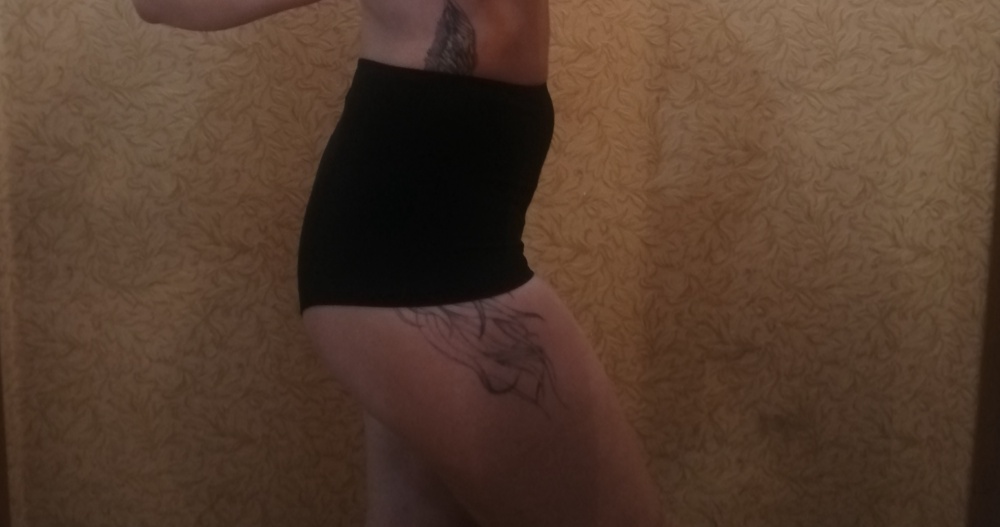 Получила сегодня плавки.
Материал плотный, всё очень хорошо сидит по фигуре, закрывает недостатки.
Высока посадка, но можно опустить трусики как вам будет удобно. 