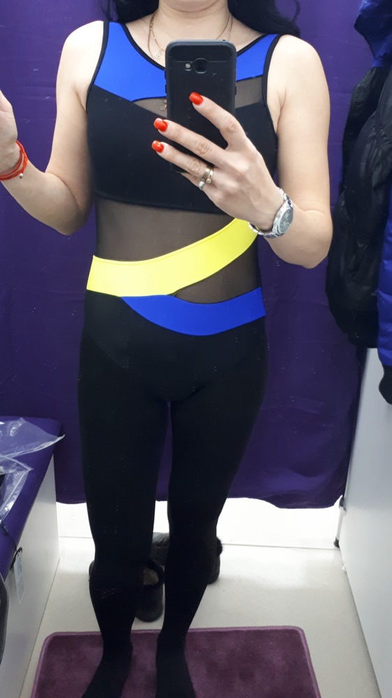 Купальник хороший. Животик вроде бы как чуток скрывает. Лямки тянут конечно. Но взяла.
