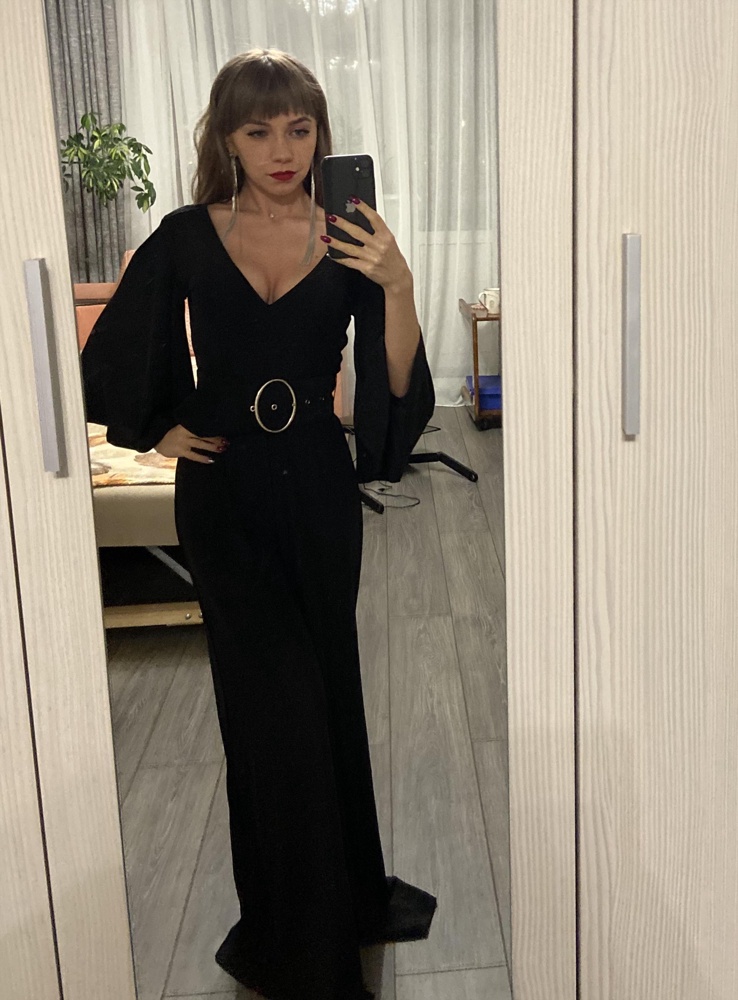 Потрясающий комбинезон!!! На мой рост 160 без высокого каблука никуда. Но я не считаю это проблемой.