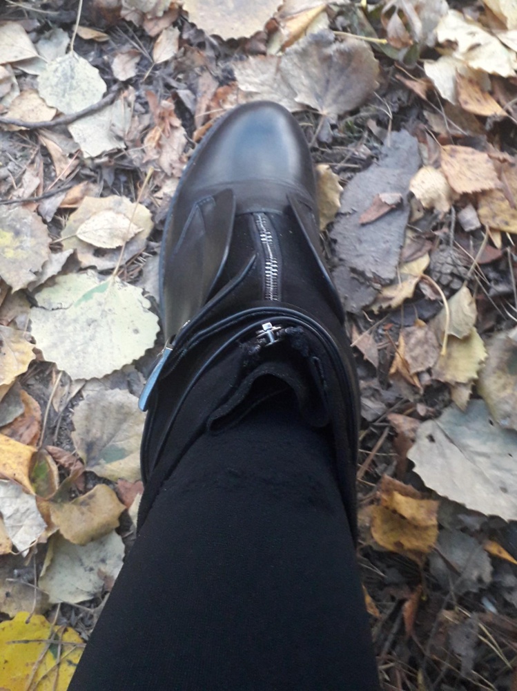 Тёплые ,удобные,мягкие,но очень жаль, что вот такой вид,через 2 часа, как одела