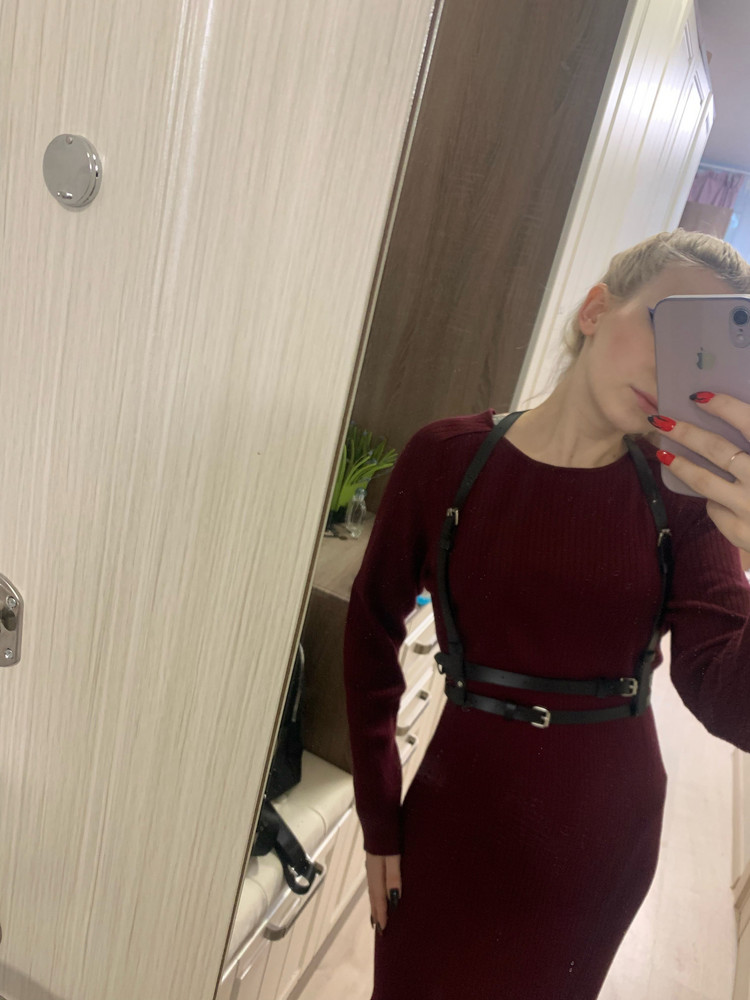 Не сразу разобралась, но потом поняла) все регулируется под любой размер. Очень удобно и красиво выглядит. В живую даже лучше, чем у вас на Модели представлено) Спасибо )