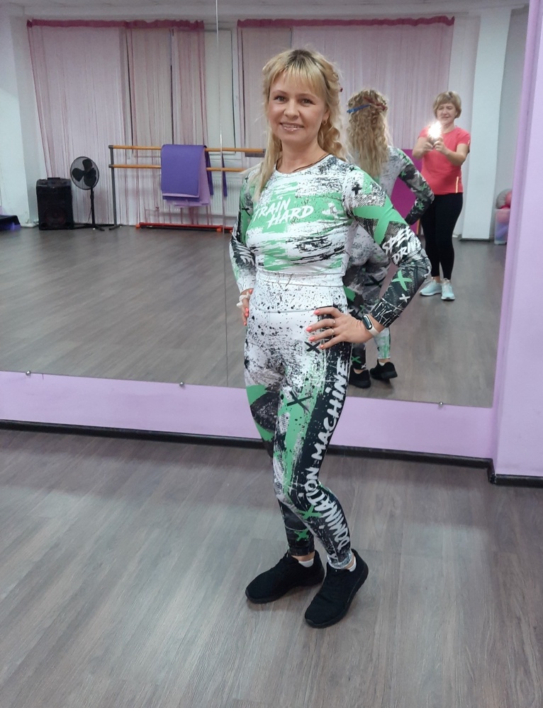 Хотелось бы  резинку по шире на животе, а  то как то выпадает животик .