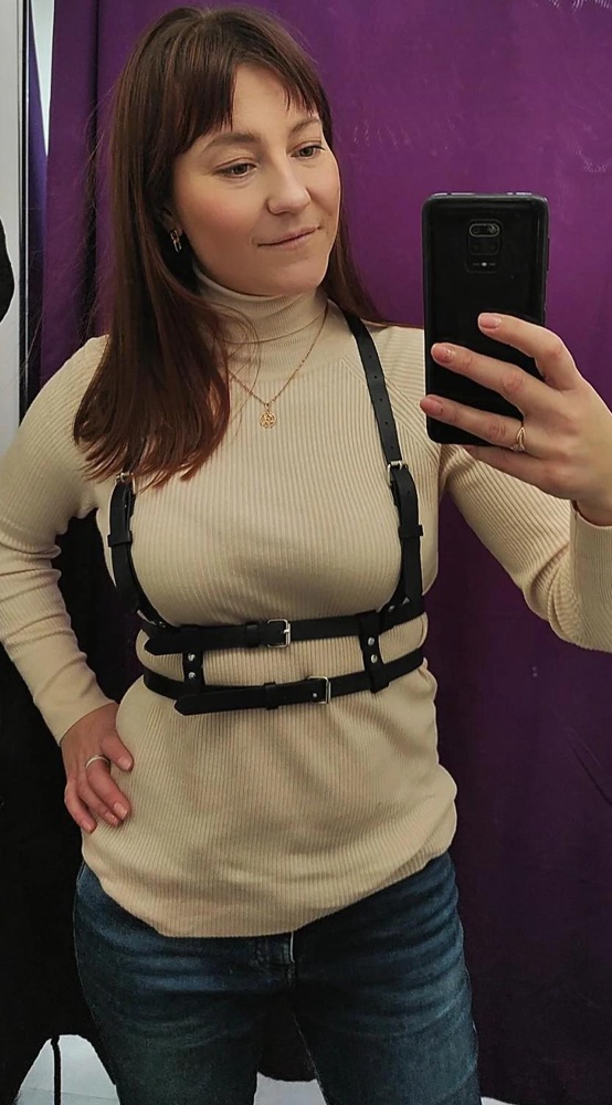 Крутая, правда долго разбиралась как её одеть)