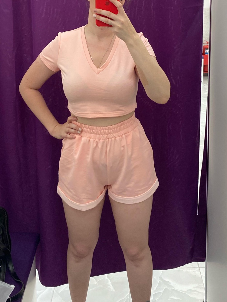 Качество материала неплохое, но костюм явно для носки дома, а я искала для повседневного ношения на улице. У меня верхняя часть сильно задиралась под грудью