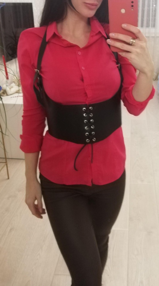 Классная и качественная портупея. Одежду не красит, ширина талии корректируется. На талию 60 см сел отлично. Благодарю за качество и приятную цену.