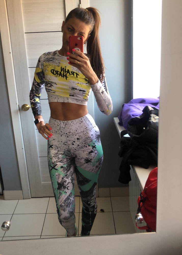 Очень понравился. На занятиях не жарко , сидит очень хорошо , удобно 