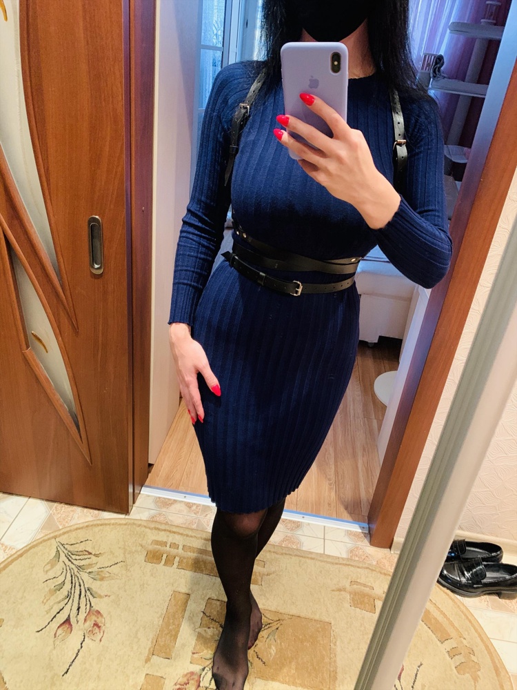 Хорошая, качественная, не дорогая, я довольна. Ничего не сыпется, не пахнет и тд. Супер. 