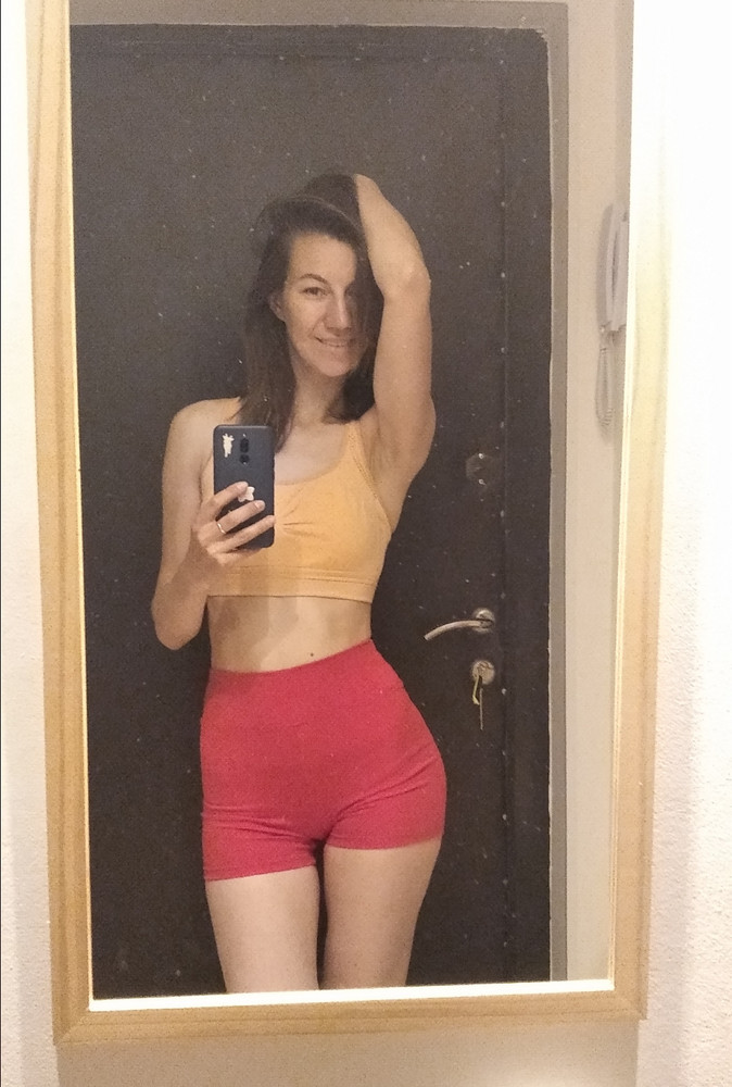 Супер) изначально взяла м, но мне оказались велики) вернула и взяла размер s. Идеально! Сели отлично. Ткань плотная, высокая посадка. Всё как я люблю