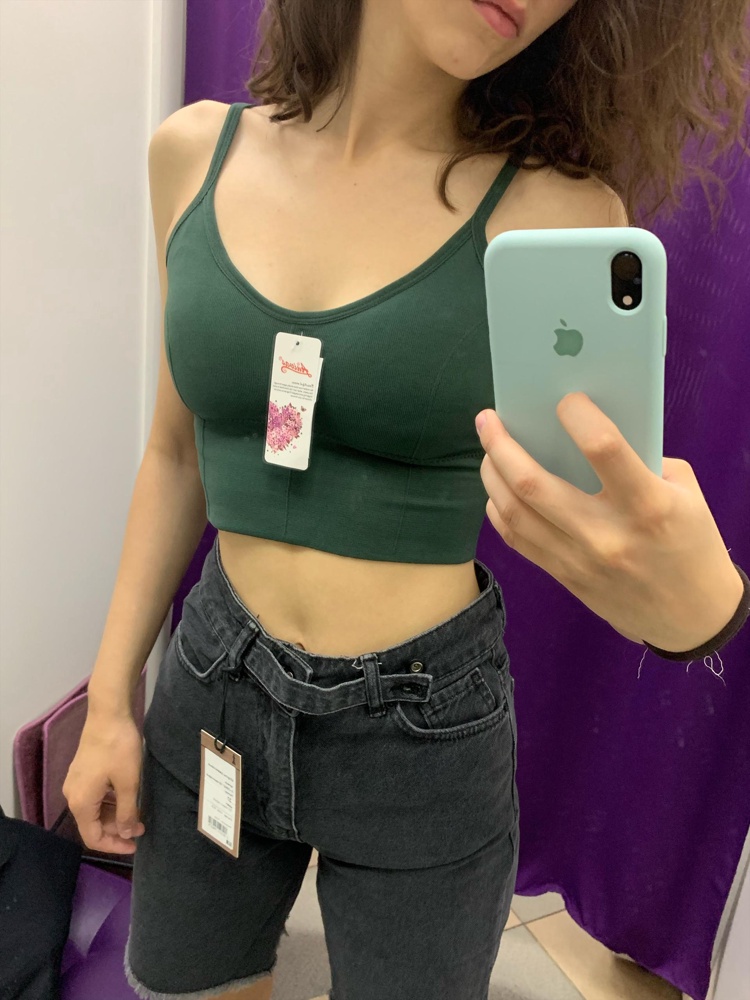 Оставила, но: 1) великоват, как будто резинка растянута, неплотно прилегает к телу. 2) шлейки длинноваты (при размере груди B как-то, опять же, хочется, чтобы прилегало поплотнее).