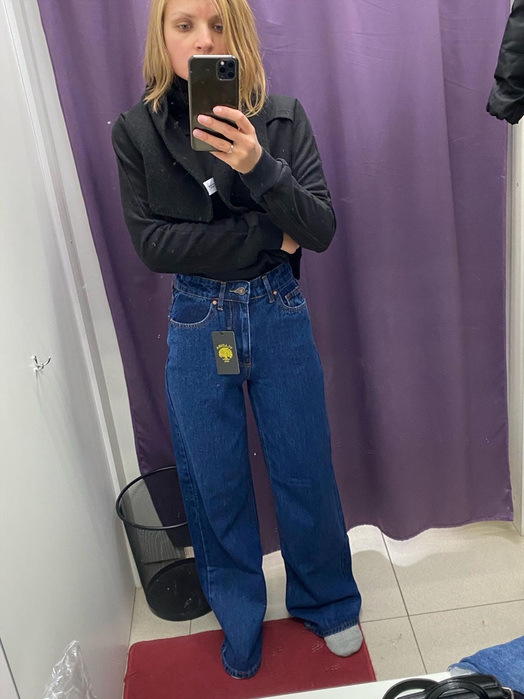 Красивые джинсы! В талии великоваты- но это не страшно! Заказывала светло голубые- у них оказалась совсем другая посадка и длина.