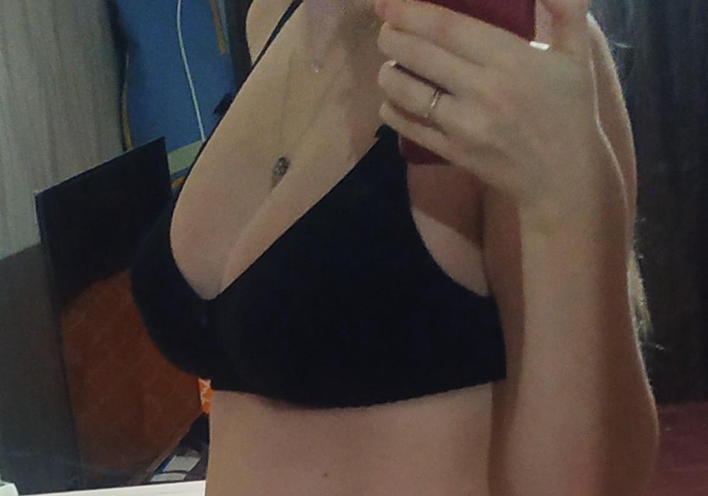 Нравится! Ношу пару месяцев, сначала сидел свободно, теперь грудь растёт в нем и стало отлично, удобный, не давит нигде