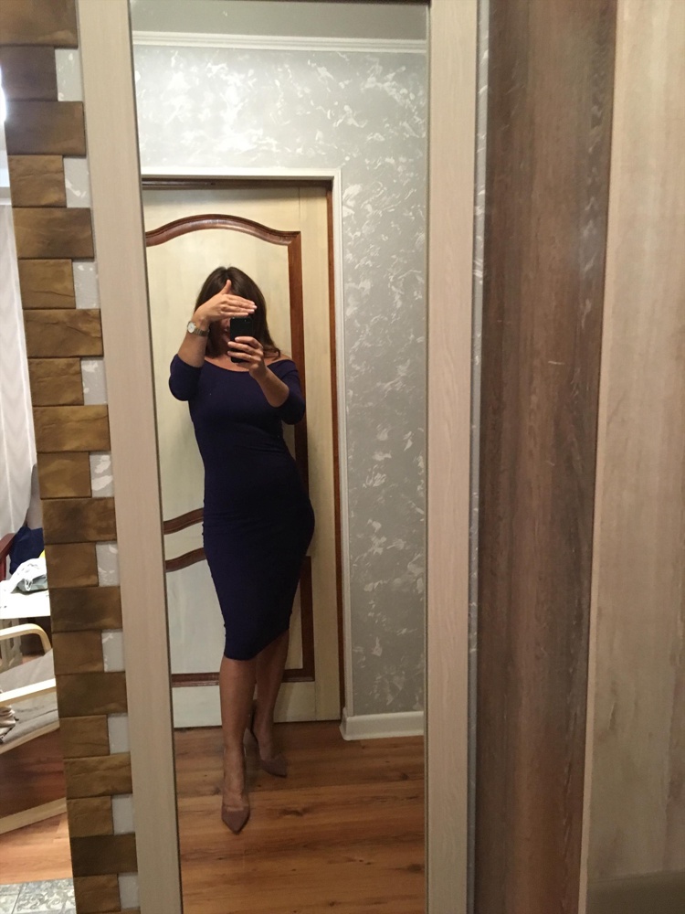 Хорошее платье у меня таких несколько, очень их люблю, приятные у телу , хорошо сидят.