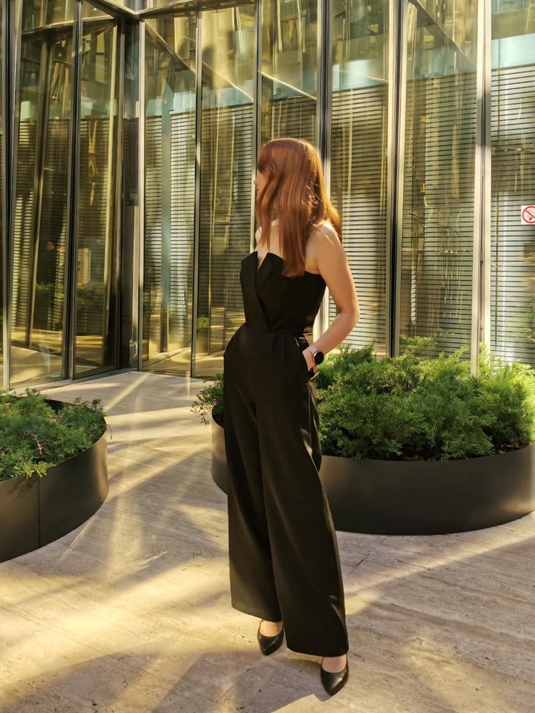 Смотрится супер! На мой 44 размер отлично подошёл.