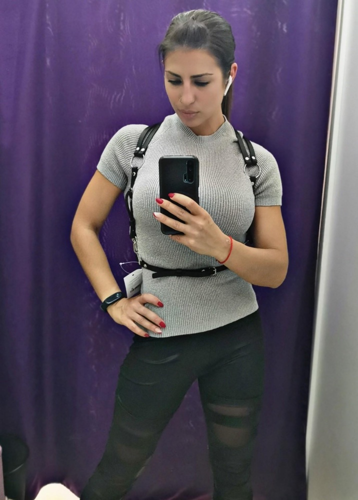 Очень крутая, подойдёт под любой образ.