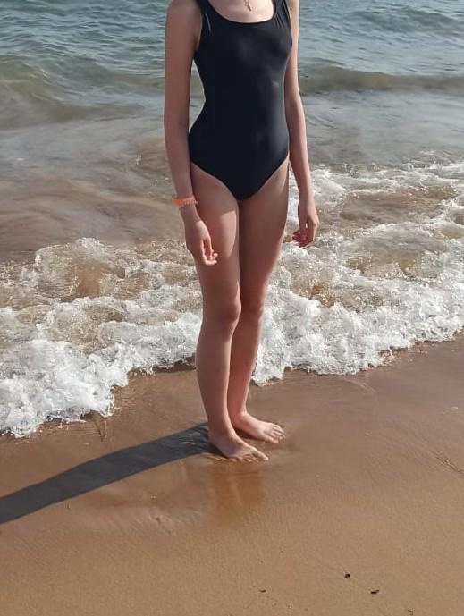 купальник отличный, приятная ткань, ничего не давит, внутри есть поддерживающий слой для груди на резинке