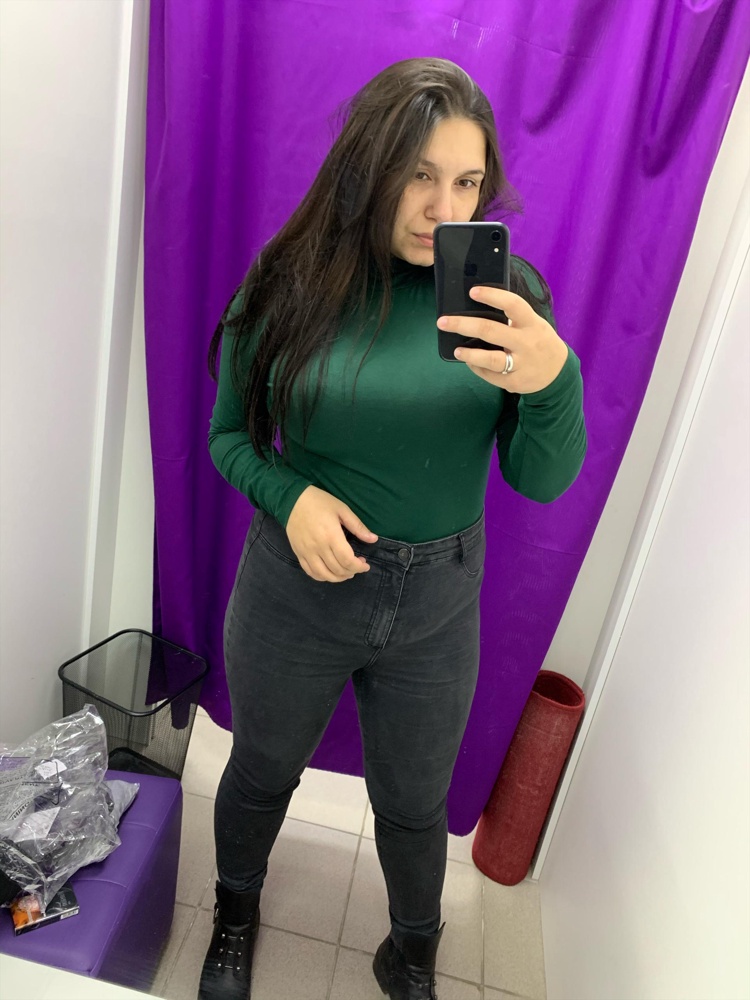 Размеру соответствует!отличная вещь!))