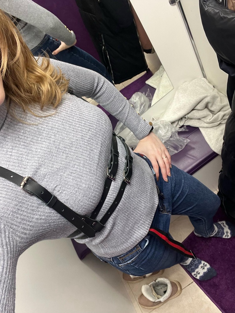 Она потрясающая 🤩 спасибо. Качество хорошее, прочная, не пахнет. Порадовала доставка )) заказала вечером 26.12 утром 27.12 уже забрала 