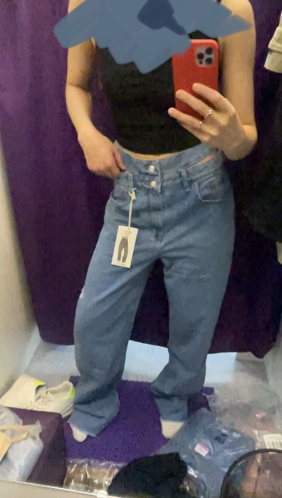 Джинсы правда нужно брать на размер, ато и на два больше. Мне понравились. У меня размер S, но я взяла размер L. На этих фотографиях размер L. Заказала два размера чтобы посмотреть, какой лучше.