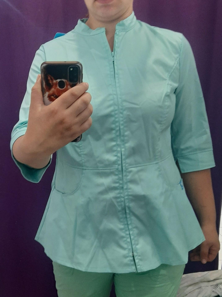 Как то не подошло
На 50 размер ( ог 100, от 90,рост 176) немного большевата.  Смотрится как то неправильно. То ли ростовка не та то ли посадка. И цвет не элитный мятный как на фото,а дешевый санитарский. 
Возврат