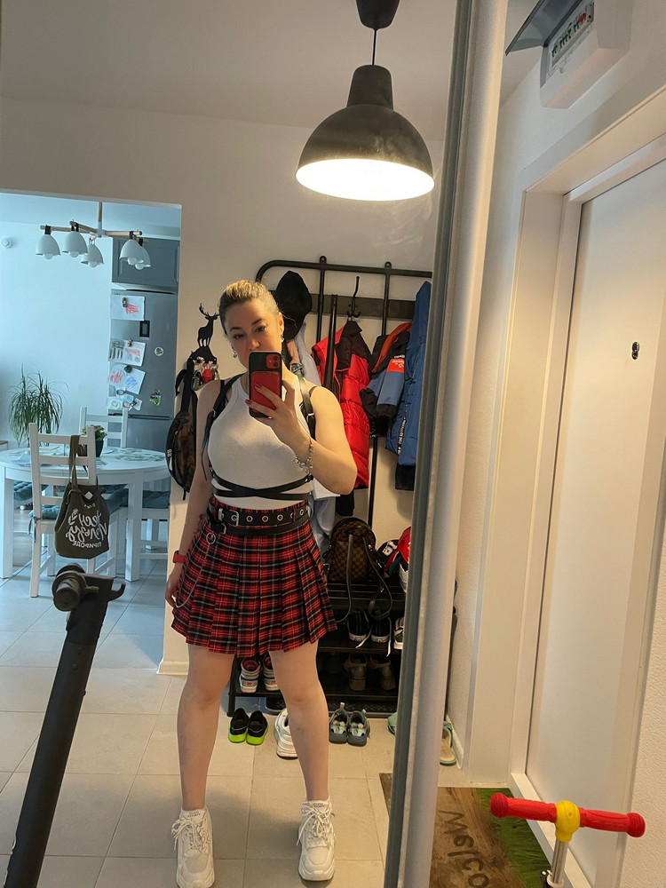 Портупея🔥 подошла по размеру отлично. Не знаю что там пишут по поводу ненатуральной кожи и осыпающихся краев🤷‍♀️ все отлично! Ничего не осыпается, кожа натуральная. Сделана очень качественно!