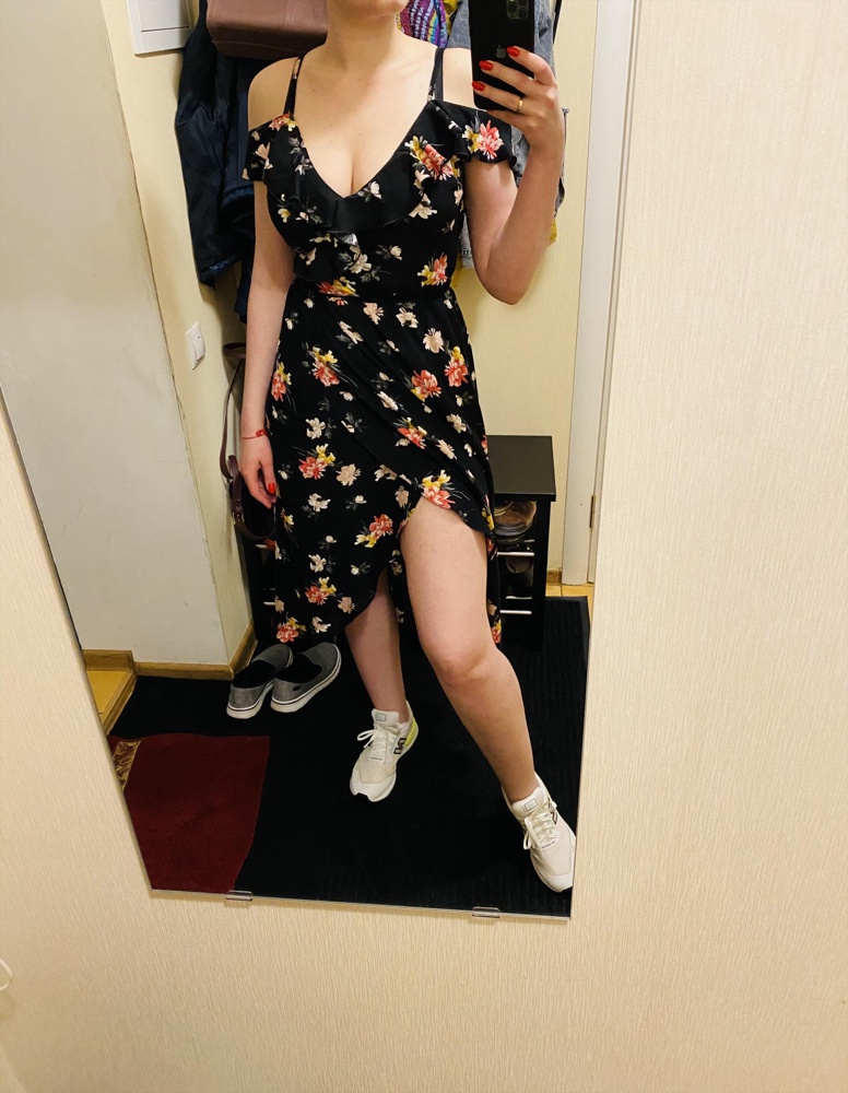 Вместо 46 забрала 48, тк ОГ 98, 46 размер прям впритык мне там. Вобщем, девочки, готовьтесь, что после стирки вы будете выглаживать каждый шовчик час тк ткань (она не тянется вообще) начинает играть как хочет и все торчит. Качество среднее (это я про швы), но что можно хотеть за 3 тыс, тем не менее я рада, думаю по фото все понятно))))) хоть с кедами, хоть со шпилькой)