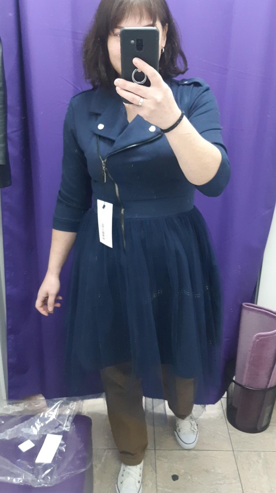 Первый раз заказываю что то из интернет магазина,результат превзошел ожидание,заказывала по размерной линейки,на 46 размер заказывала 48.все отлично подошло,платье бомбическое!!!!!