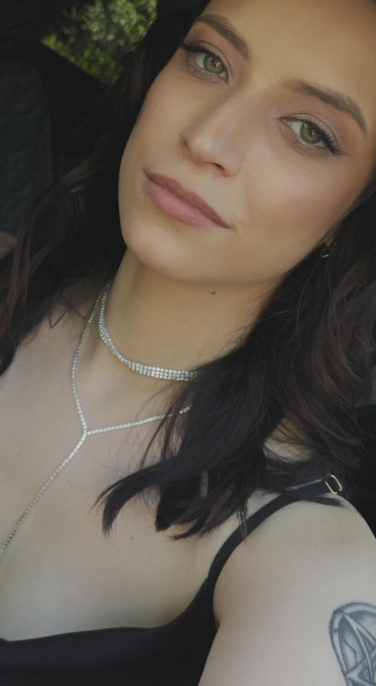 Отличное украшение, красиво блестит