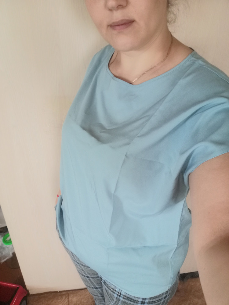 Очень хорошая блузка, легкая, элостичная, швы ровные. Цвет как раз который хотела. Покупкой довольна, спасибо!